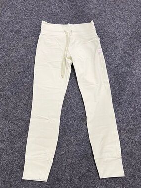 Vouri daily form leggings, lemon grass, color size medium New w tags